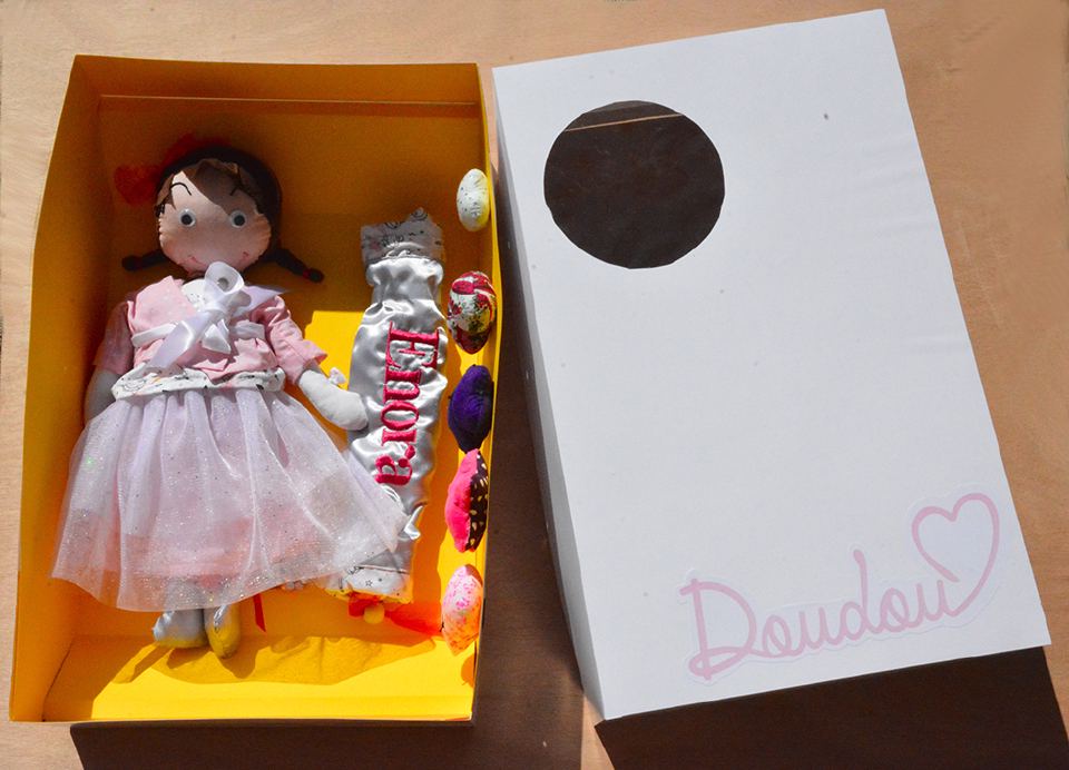 La poupée d'Enora dans son coffret